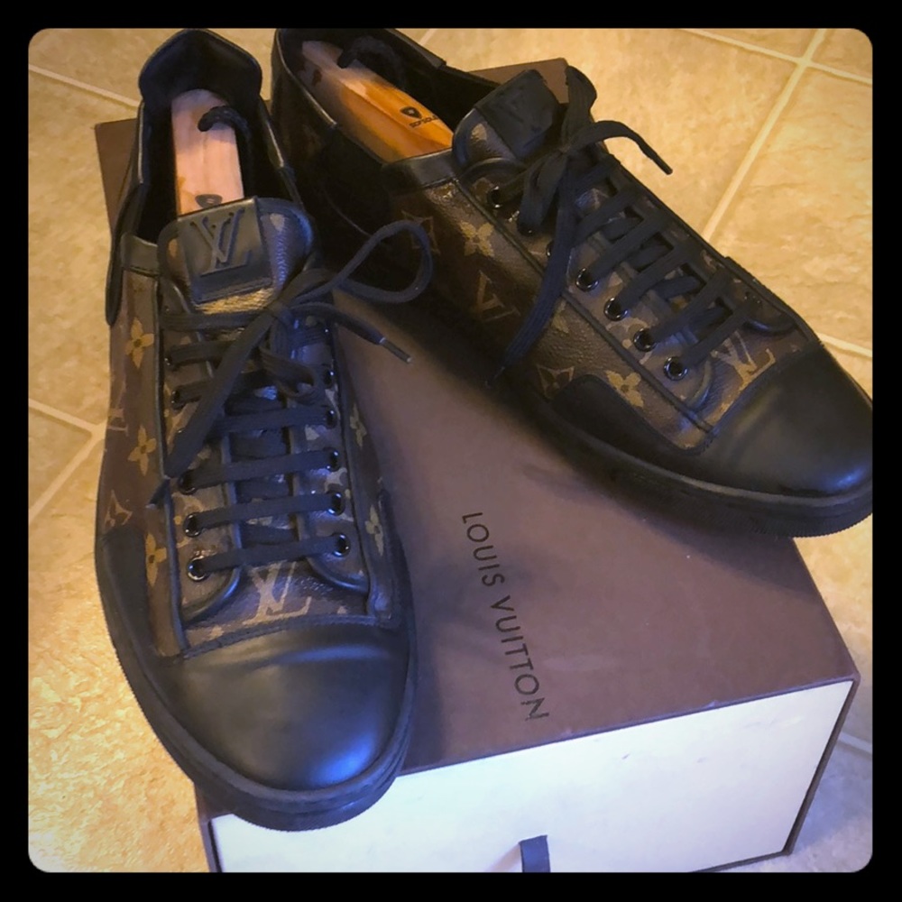 LOUIS VUITTON SNEAKERS